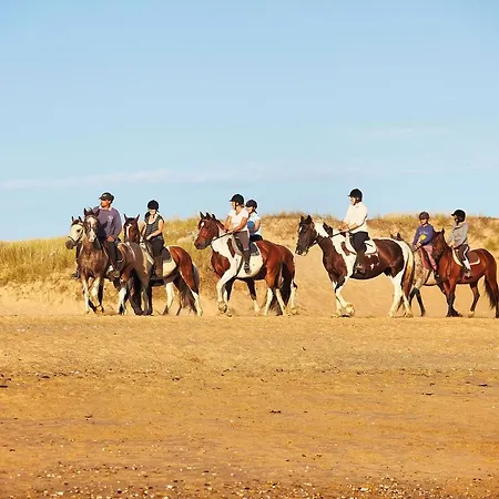 Campsite Mobil Xxl 4 - Le Domaine De Beaulieu *